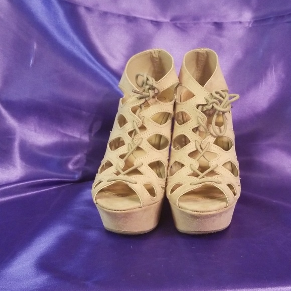 Shoes - Picture 2 of 4